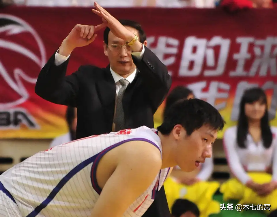 胡卫东为什么没有加盟nba(CBA江苏主帅往事：胡卫东兼职教练球员，豪门落难史)