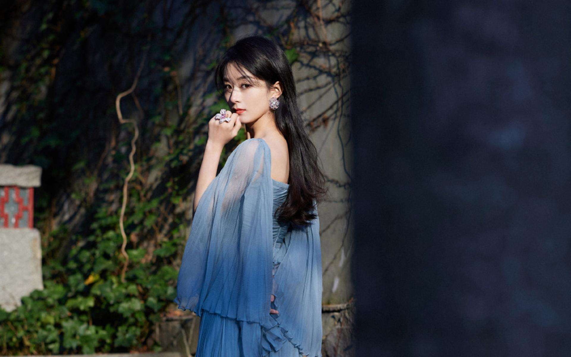 “黑红玫瑰”——赵丽颖