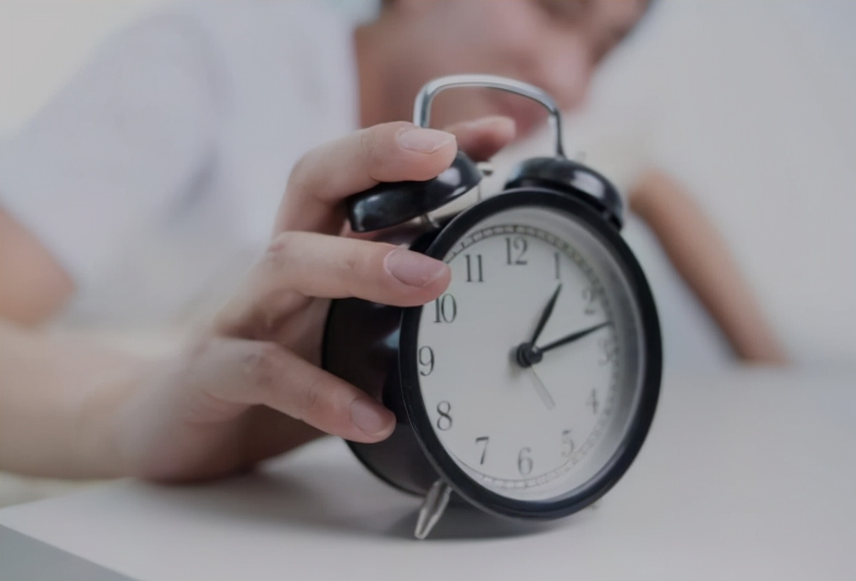 “最佳睡眠时间”公布，各个年龄段都不同，看看你达标了吗？