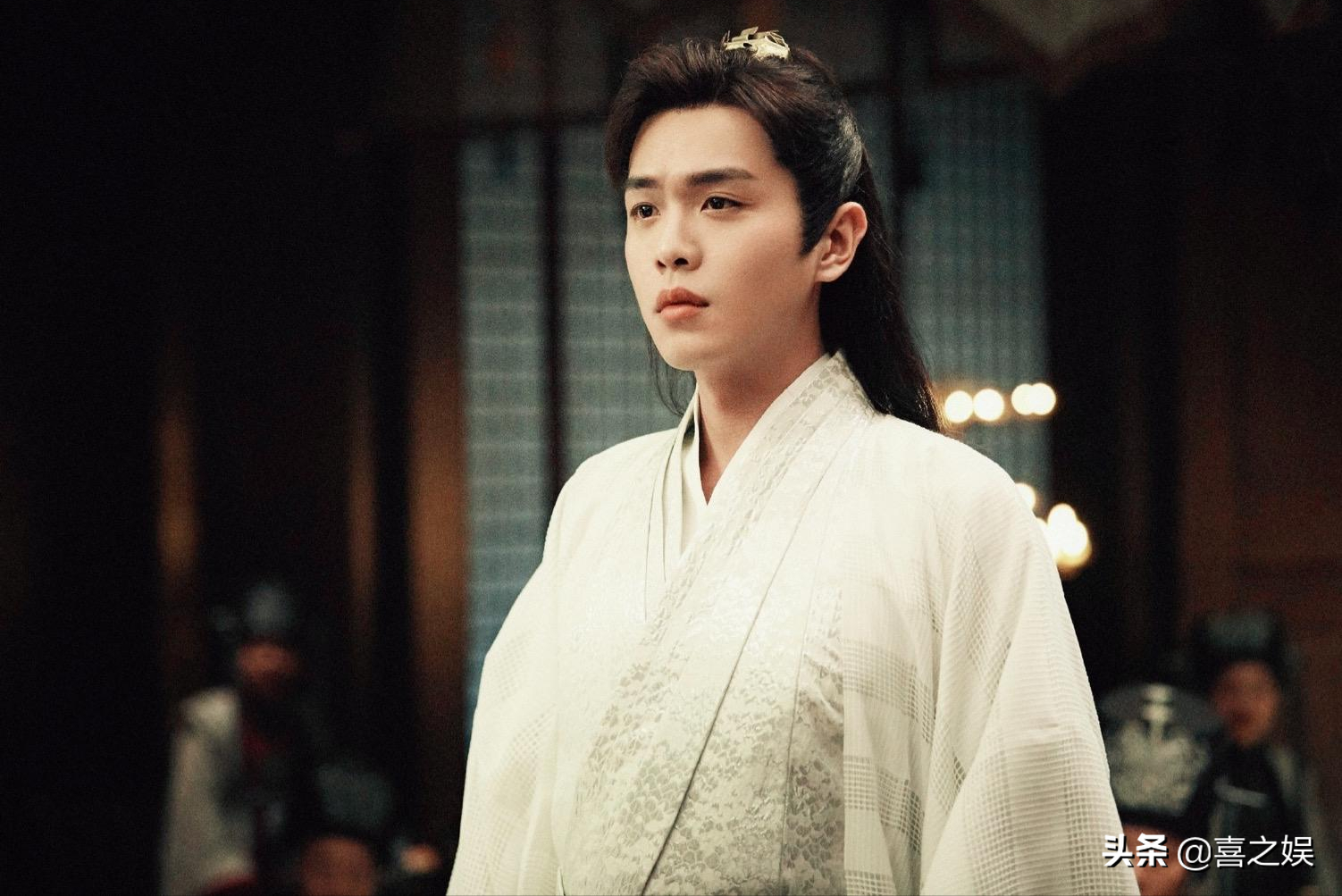 与唐艺昕一撞结缘，后妈比自己还小5岁，他的人生比你想得更精彩