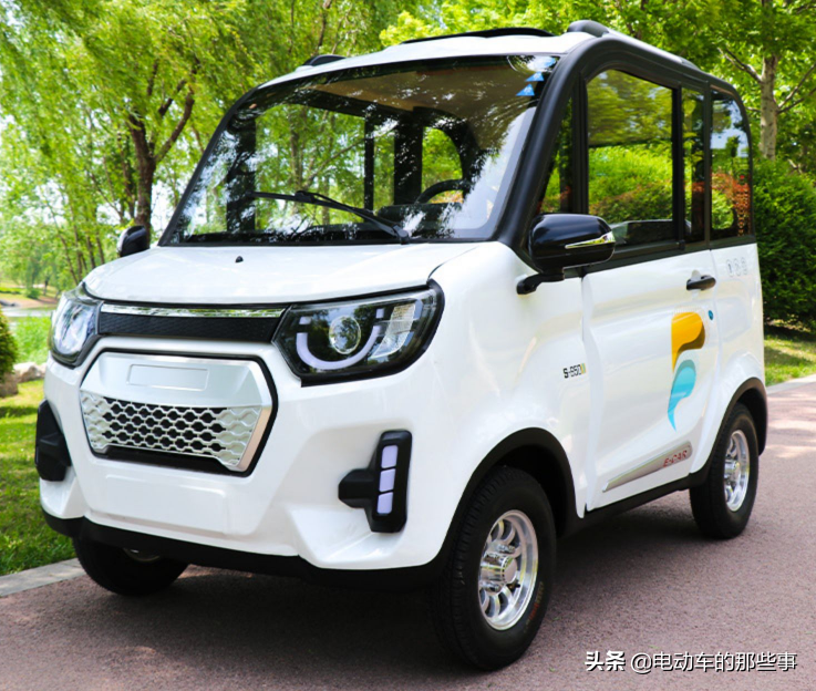 这2款低速四轮电动车，油电两用，7900元起，适合65岁以上老年人