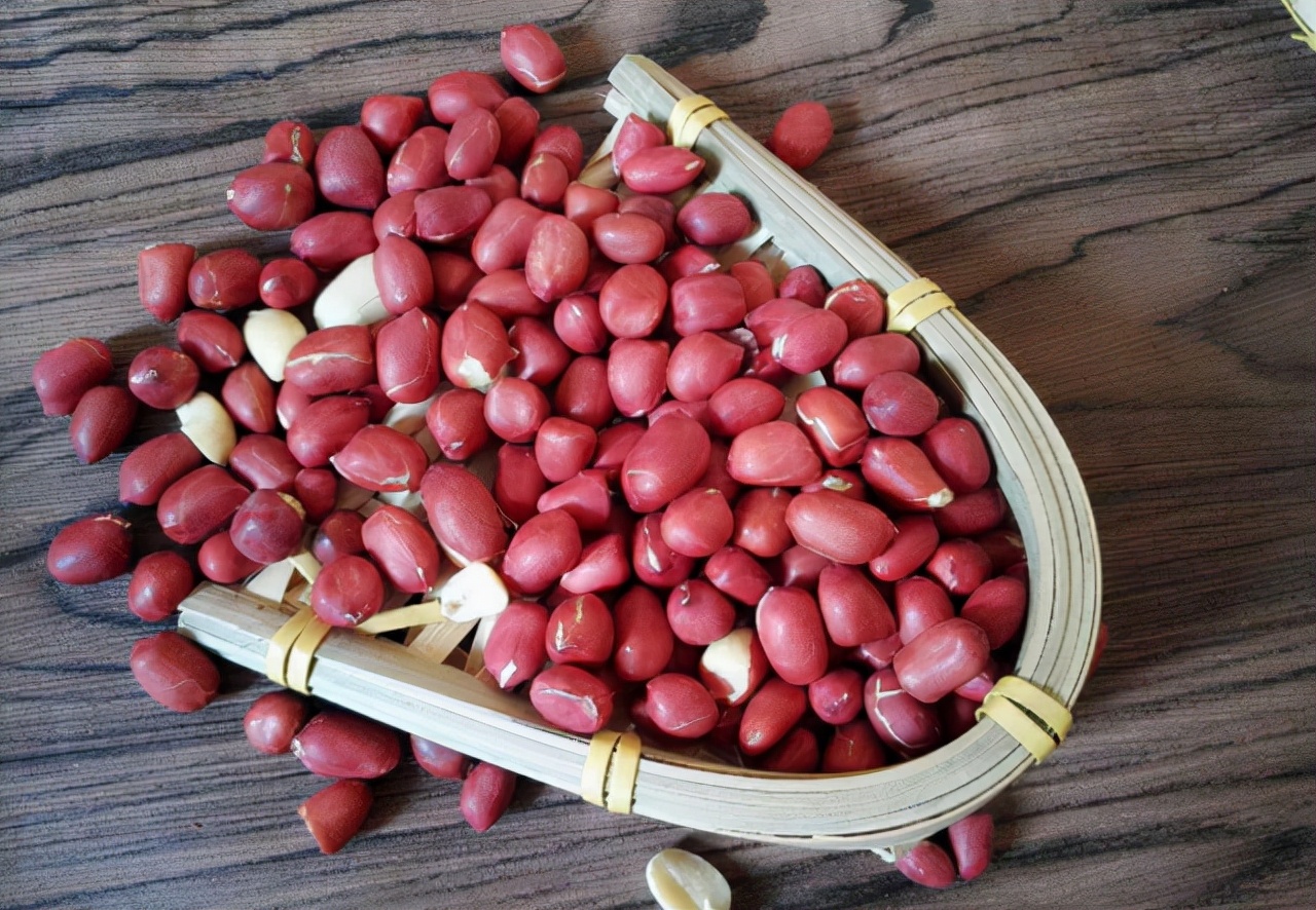 早起空腹吃几粒花生，一个月后，这3个好处或会“不请自来”