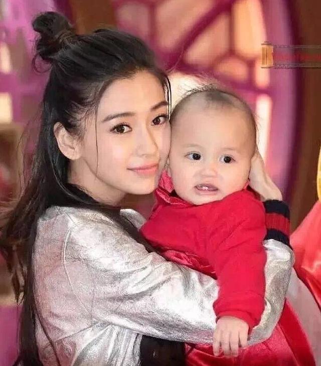 黄晓明之母张素霞：挽救过儿子的婚姻，现在她的心最痛