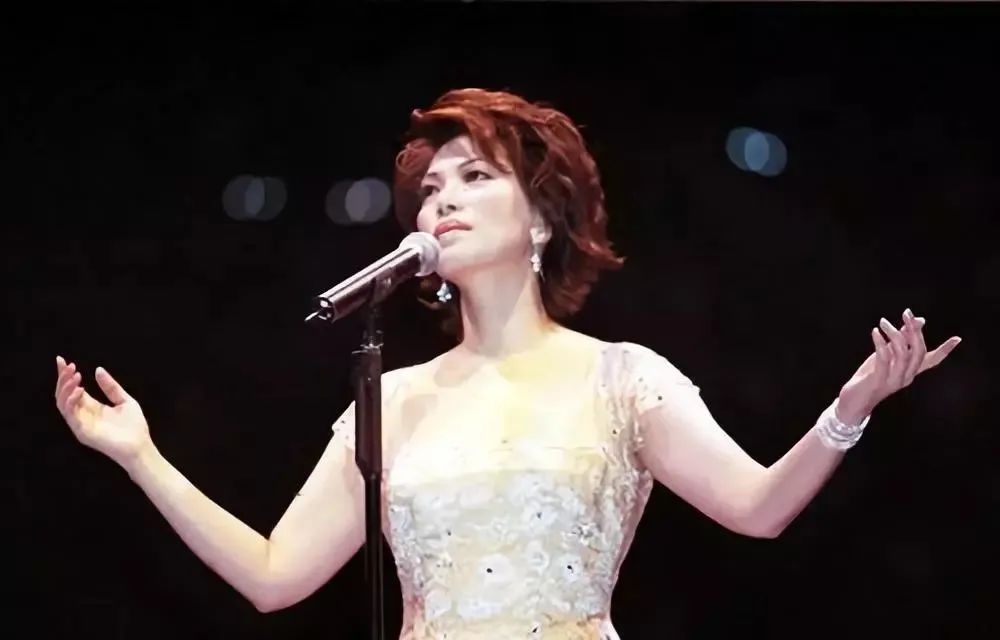 “离婚后至今单身”的10位女星，各有各的心酸，最长的已单身43年