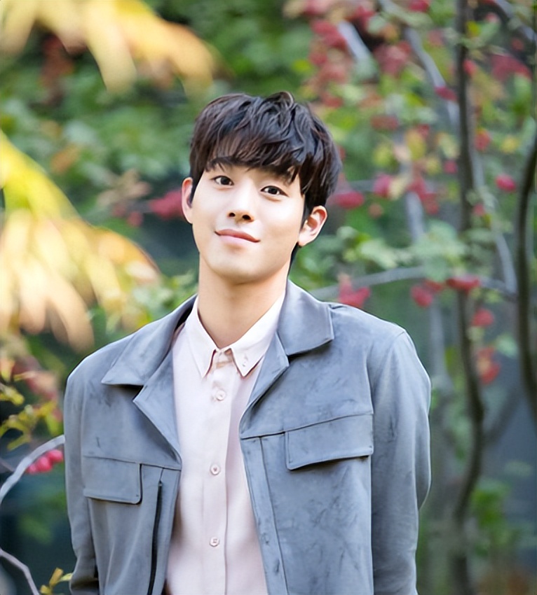 安孝燮《社内相亲》双重造型显魅力!被曝即将出演韩版《想见你》