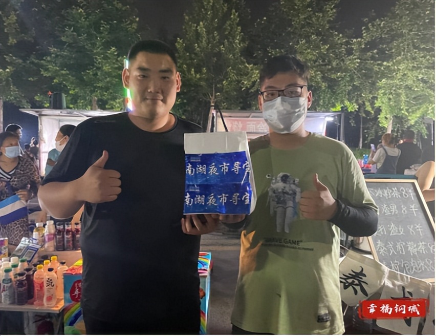 美翻了！南湖夜市内汉服巡游，与你共赏华裳之美~