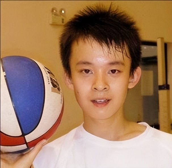 王京花：陈道明背后的女人，手握京圈半壁江山，影帝儿子让她骄傲