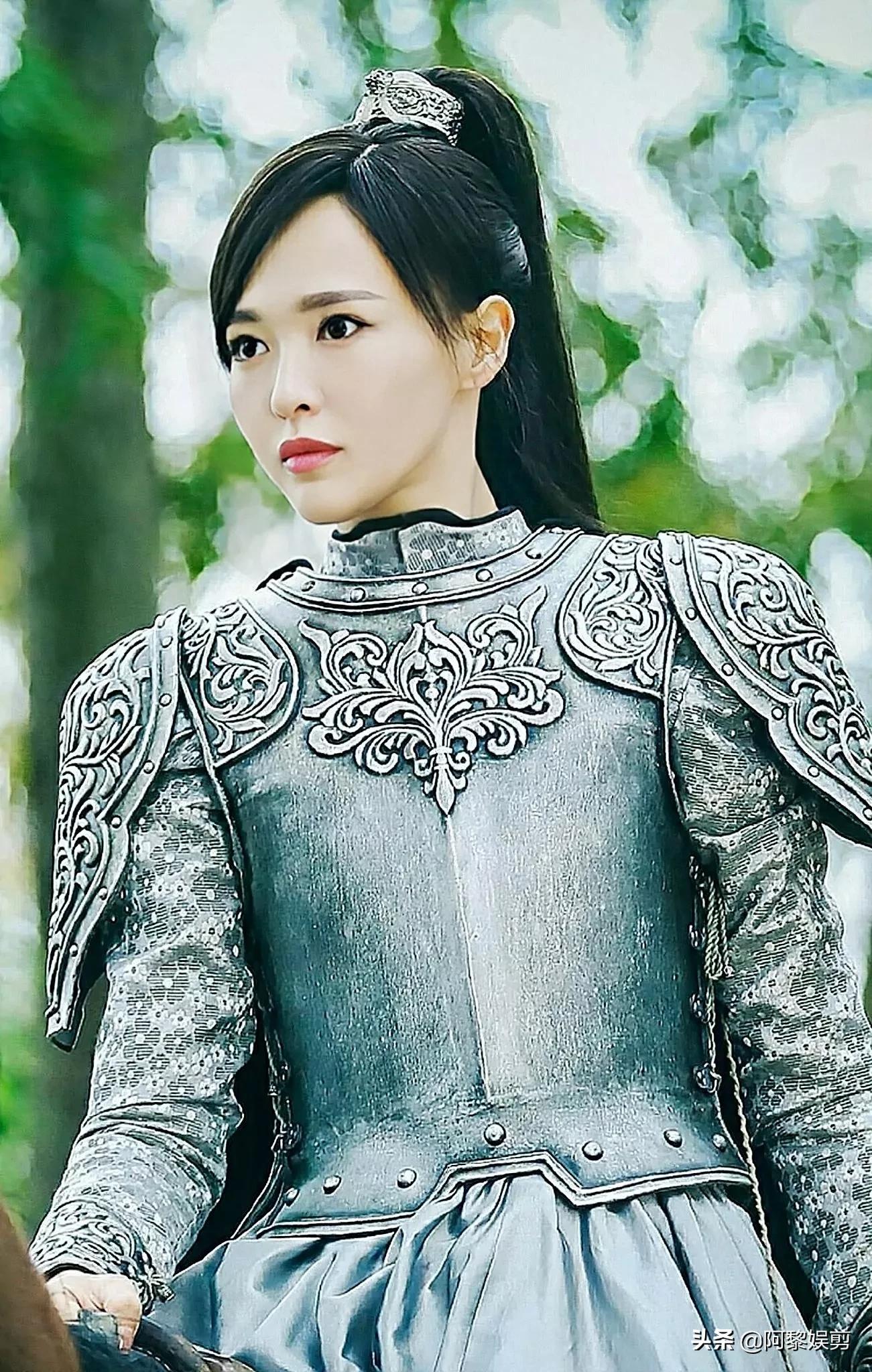 男明星穿铠甲VS女明星穿铠甲