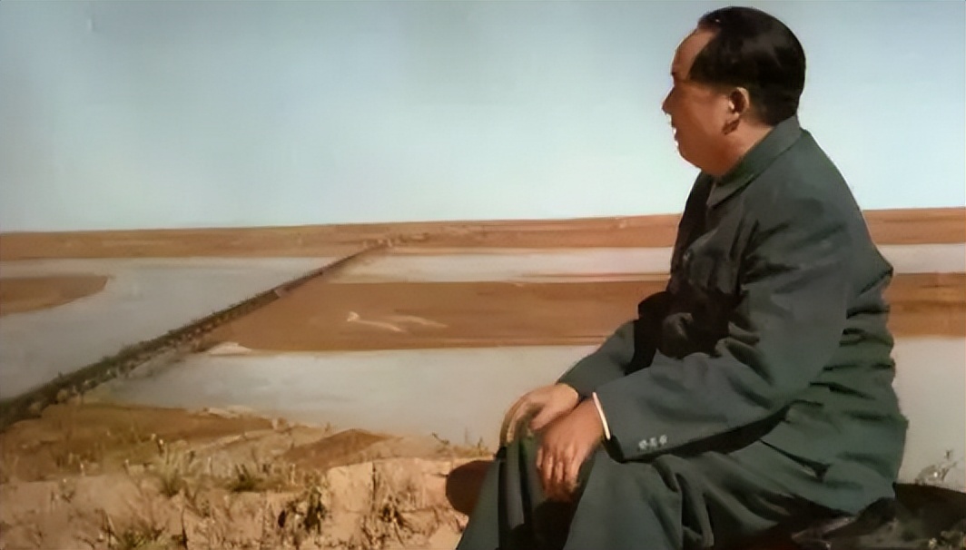 李银桥想追女同志，请毛主席出主意，毛主席：银桥，你太老实了