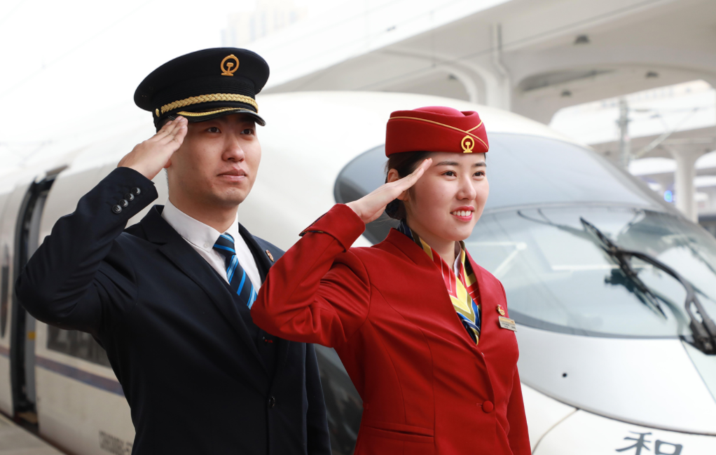 铁路局迎来“春招”，岗位多要求低，专科生不容错过