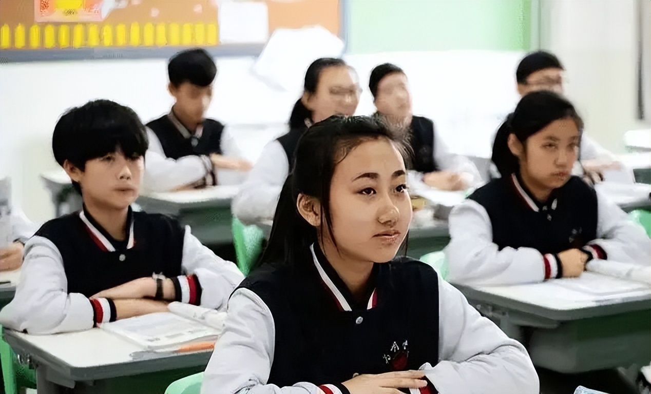 高考题会比模拟题简单吗？资深教师：真相可能出乎你的意料