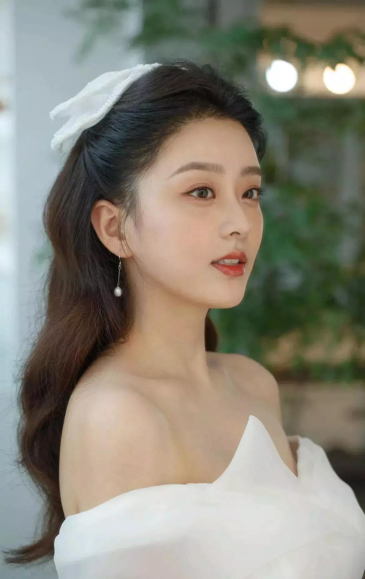 如花似玉的王嘉丽