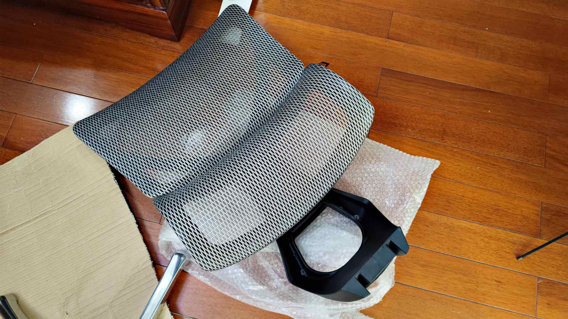 是不是出色的人体工学椅，坐坐才知道