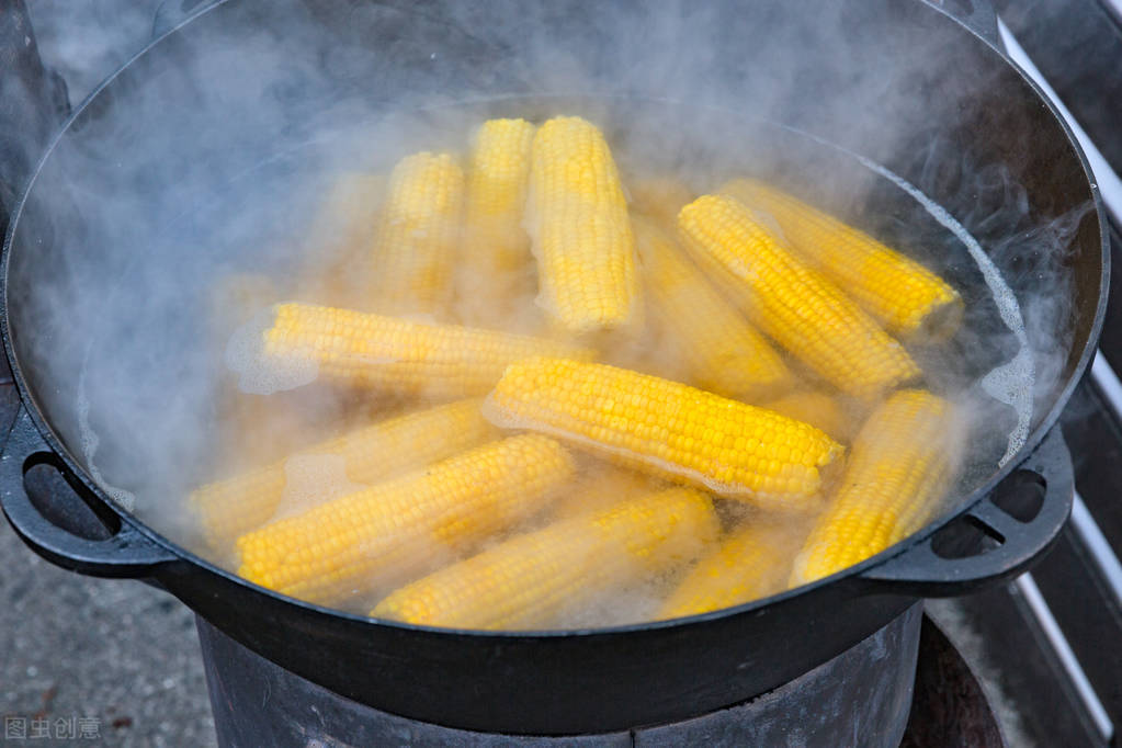 壹邦小知识：玉米一般需要煮多长时间才可以熟 没熟吃了会中毒吗