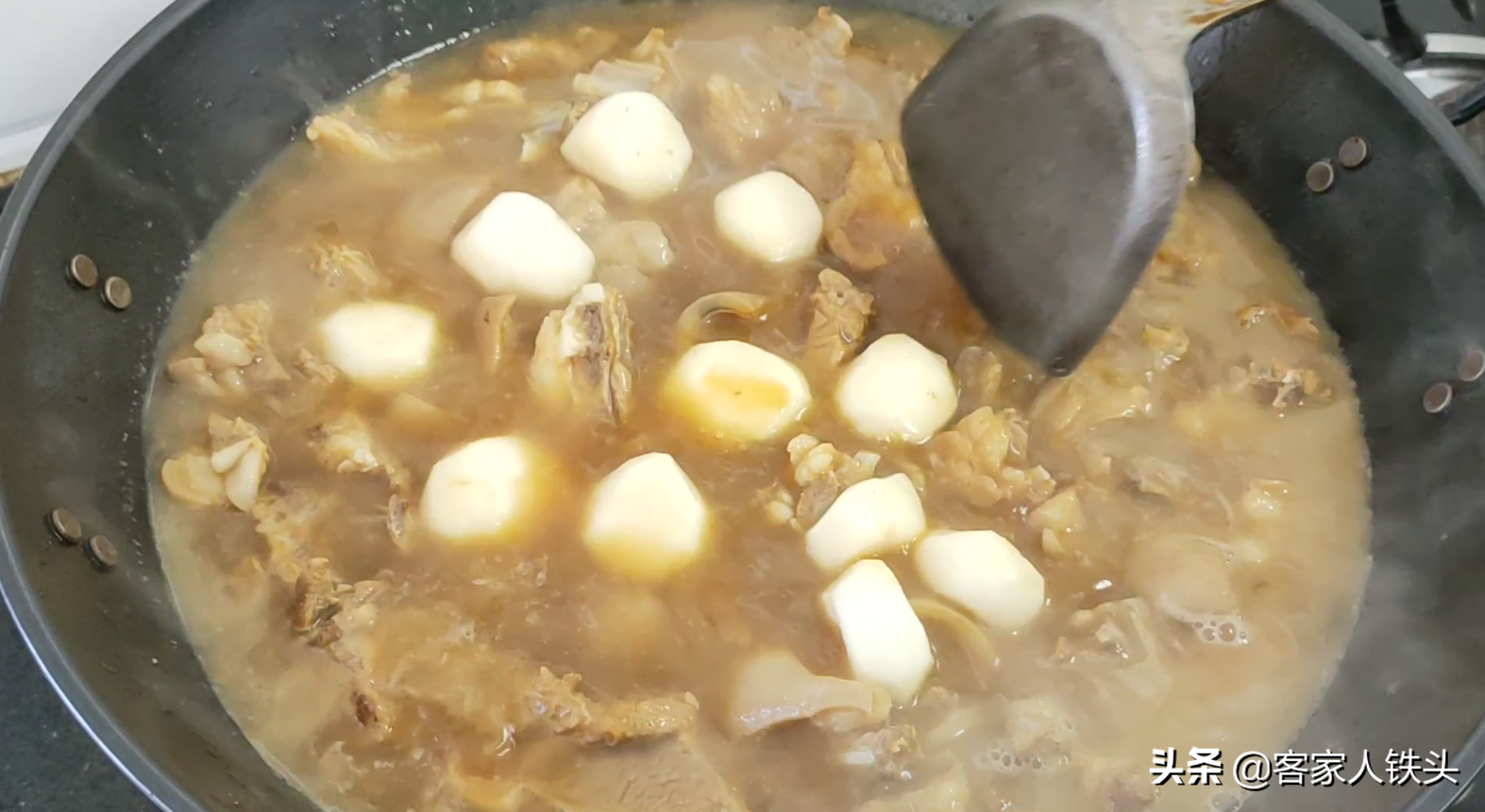 广式羊肉煲正宗做法，掌握好关键一步，皮爽肉香味美，越吃越过瘾