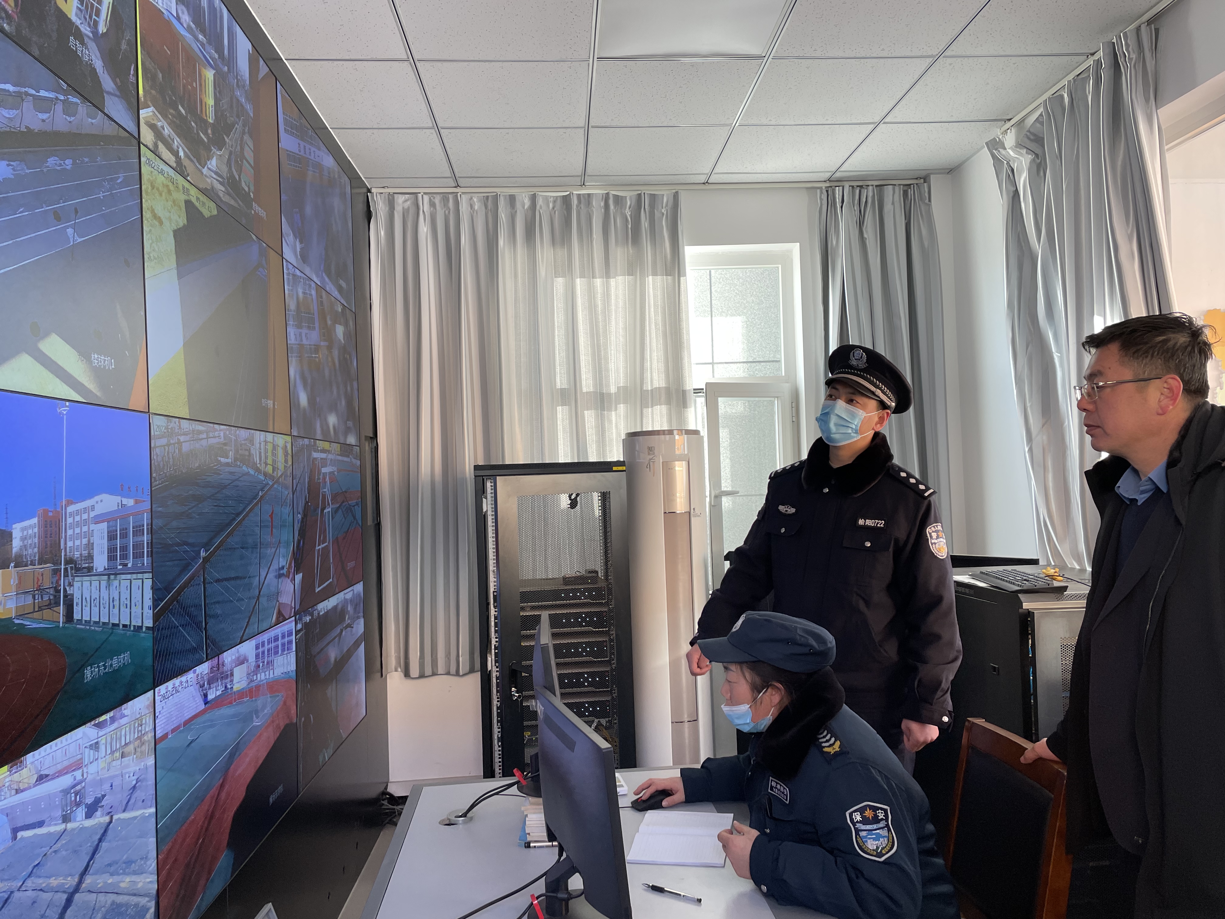 榆林公安榆阳分局崇文路派出所开展校园安全大检查