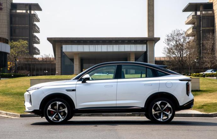 全系2.0T+爱信8AT 配仿生智驾系统 荣威全新SUV鲸将于4月19日上市