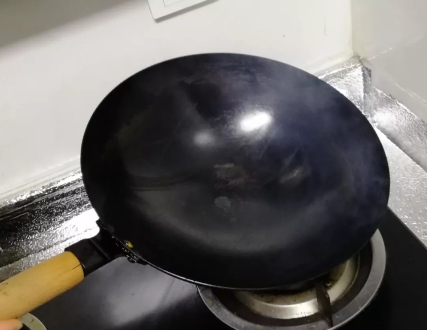 铁锅、不锈钢锅、不粘锅哪个好？我都用过，讲讲使用体验