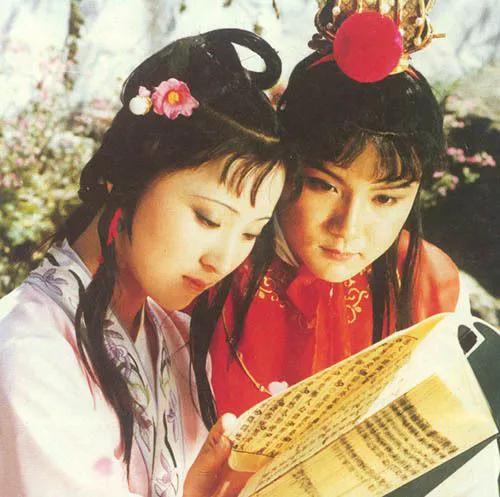 风起云涌皆入梦，一曲红楼醉千年。