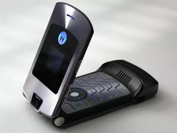 你用过最好看“翻盖”的手机：除了华为 P50 Pocket，谁才是第一？