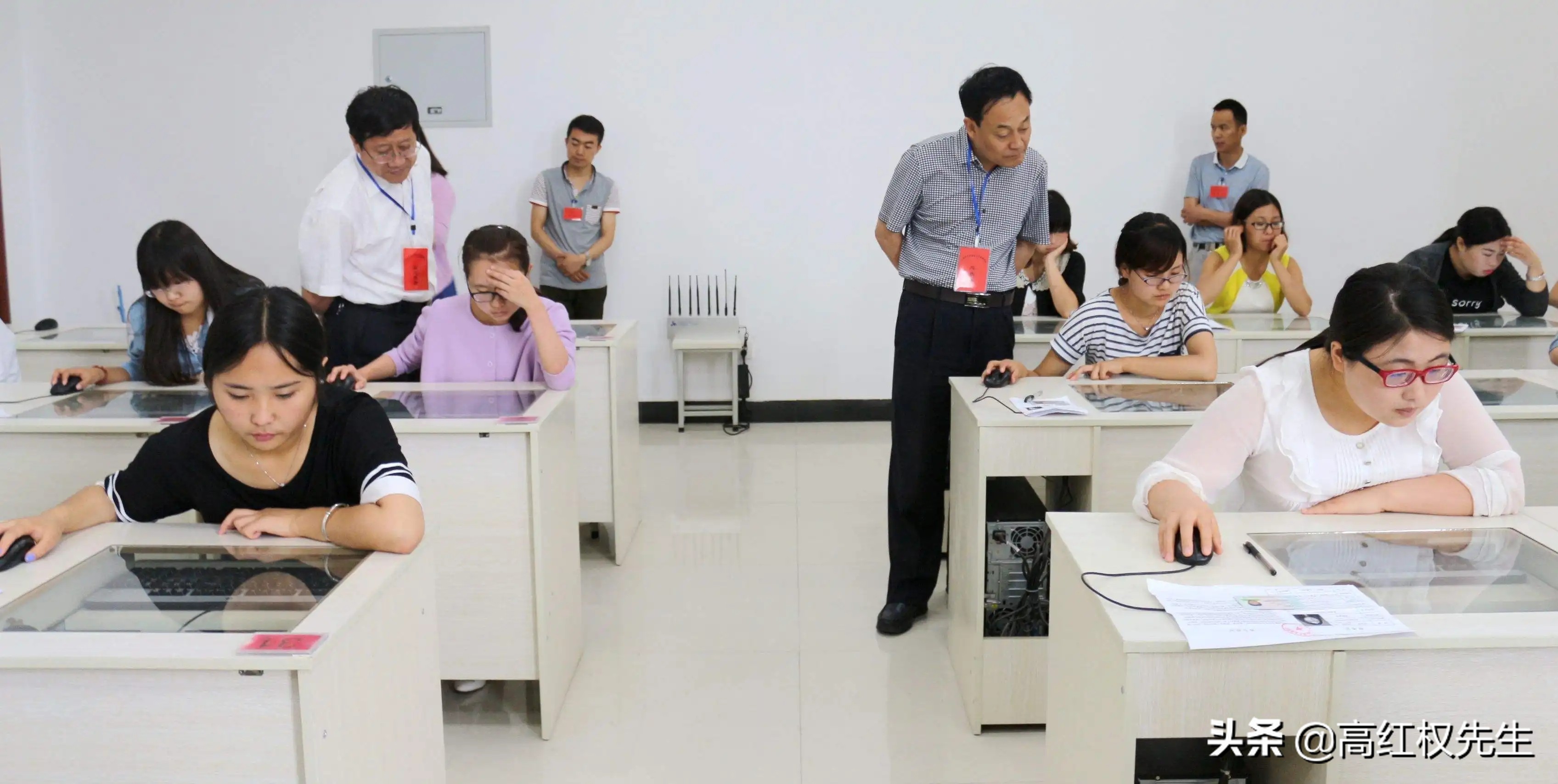 “小镇做题家”事件证明：做明星真的不如当公务员来得实惠