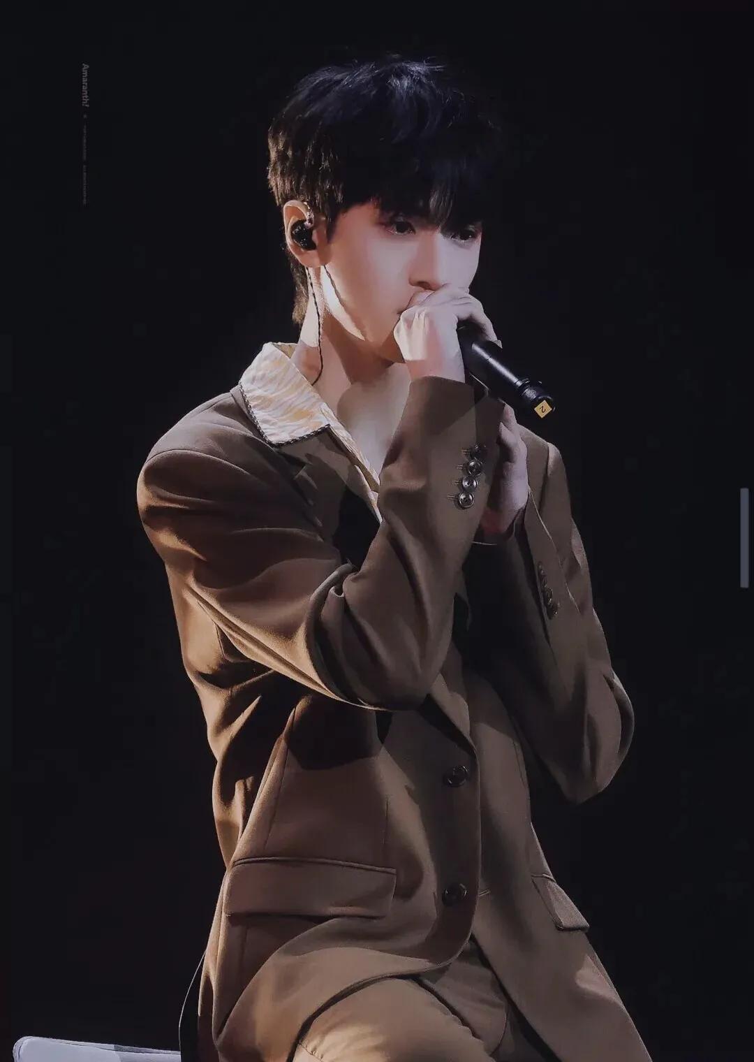 tnt时代少年团露额头照