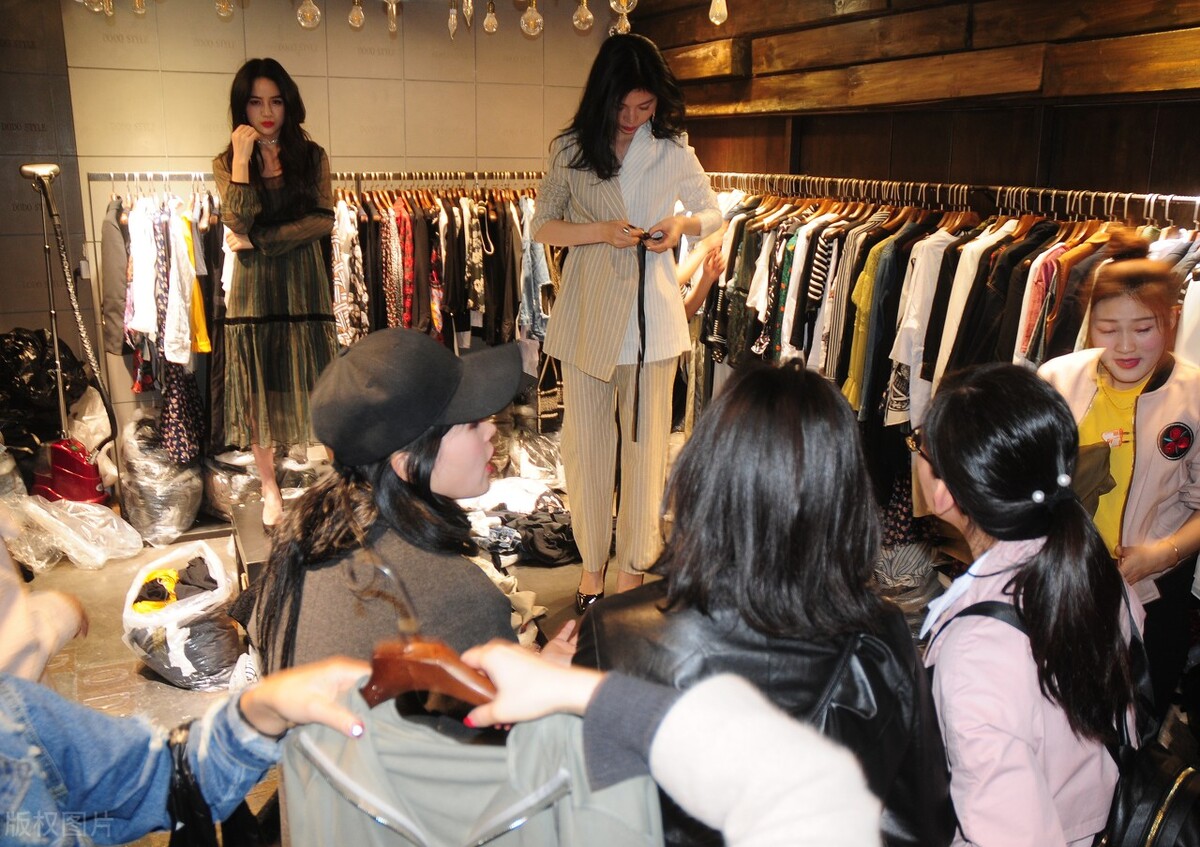 深圳美女开服装店,利用人性弱点,一年盈利133万