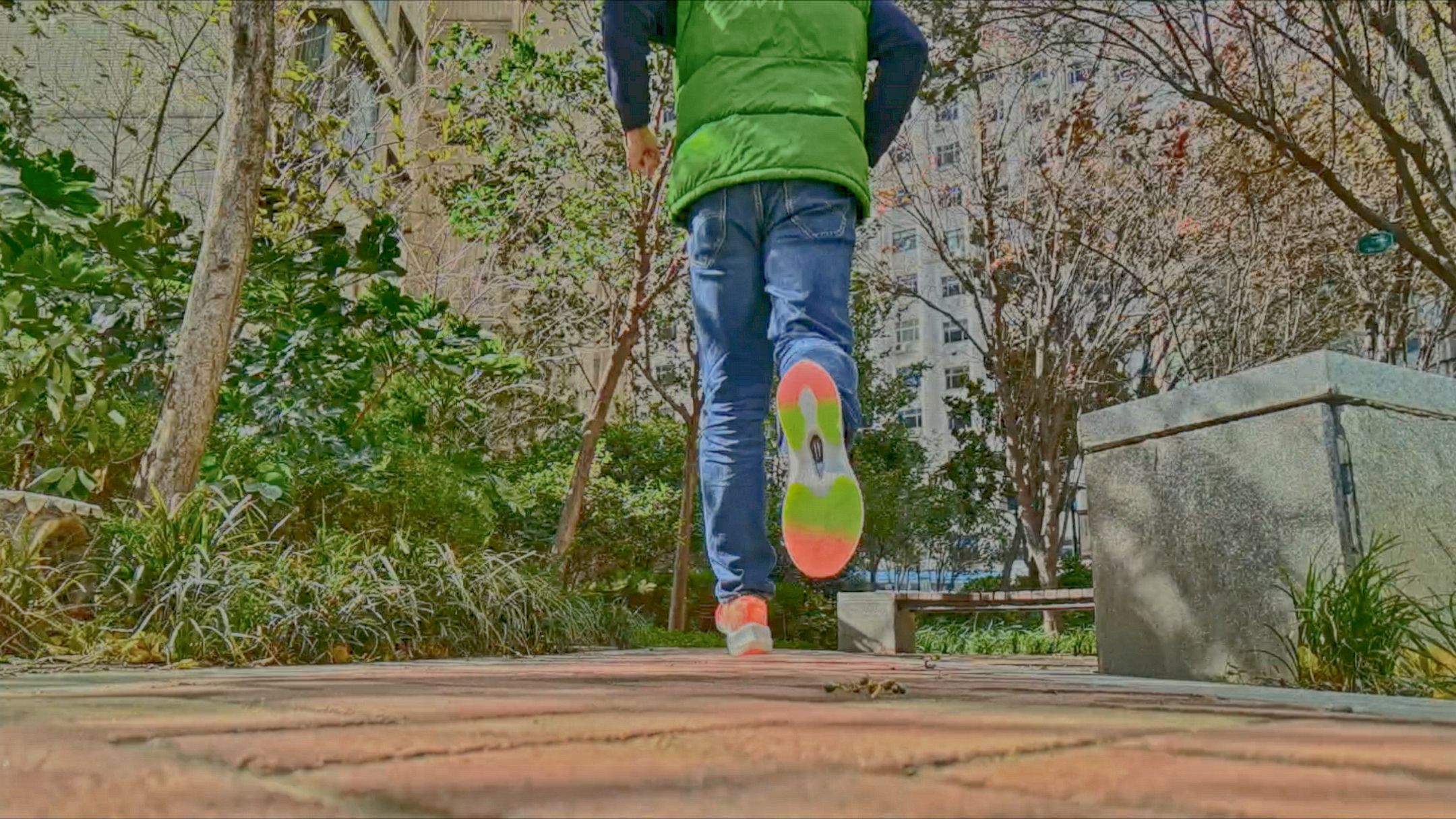 咕咚全掌碳板跑鞋42K，让“造风者”尽情去RUN