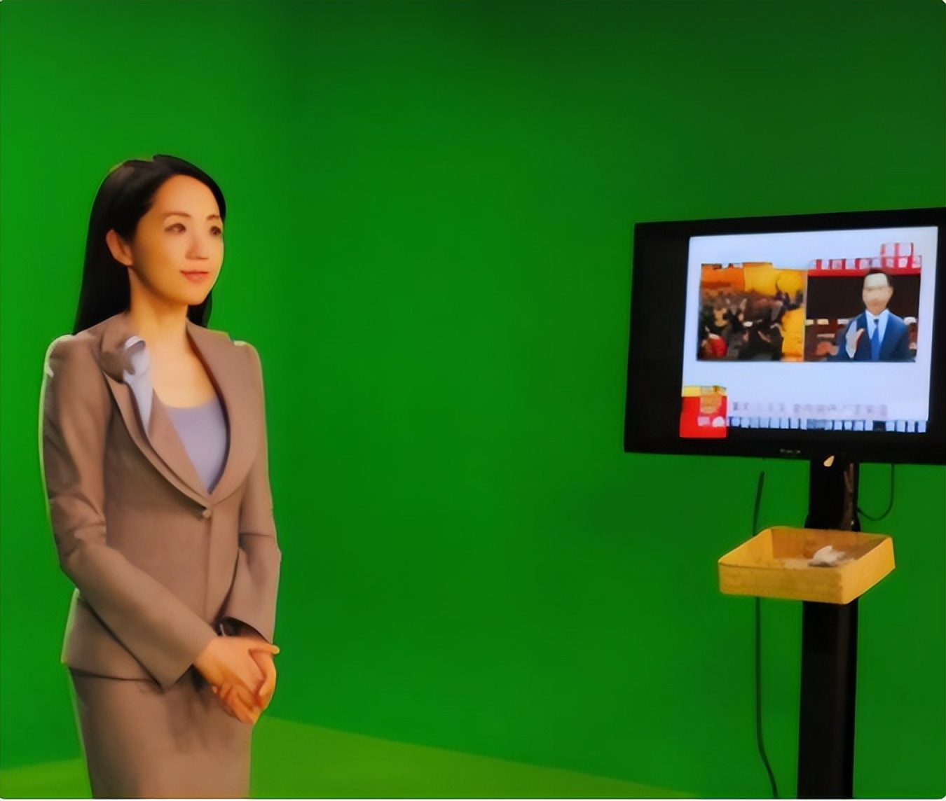 《天气预报》主持人杨丹：27年零失误，嫁给初恋丈夫，40岁当妈妈