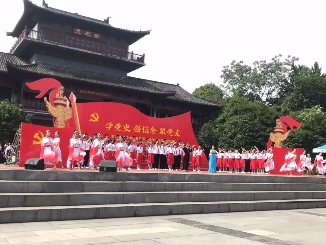 以“一课两活动”探索中职学校团建引领新途径