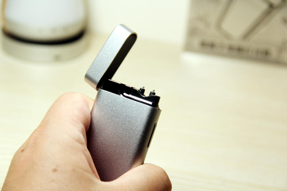 超薄高端+户外大风可点火，极蜂等离子电弧打火机初体验