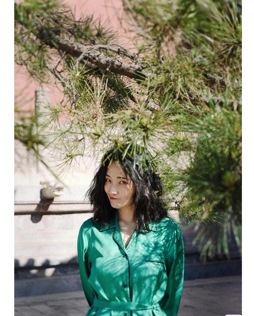 郭柯宇离婚后活成女王，手提几十万奢侈品包，脚踩上万名牌鞋