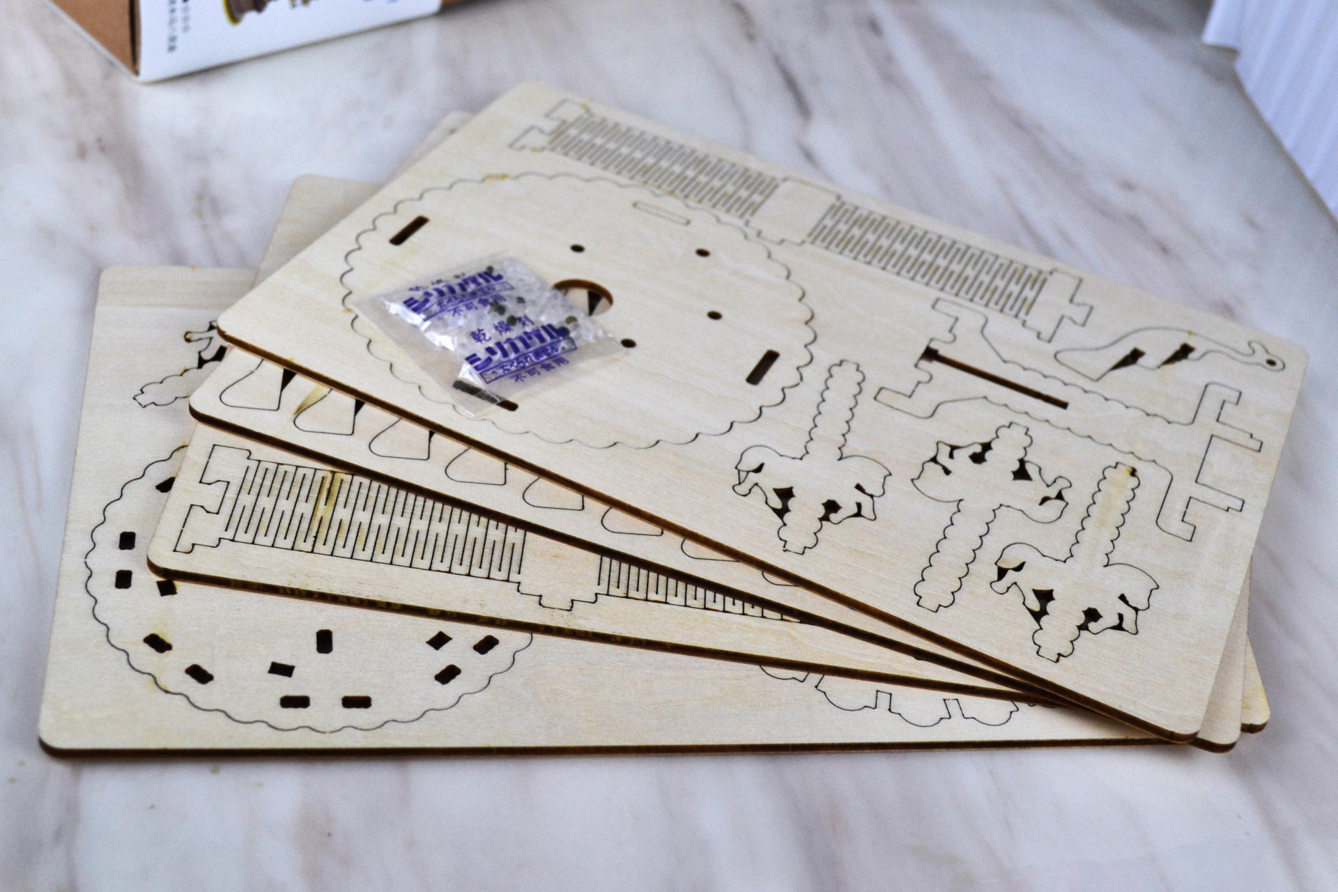 乐趣无穷 亲子互动和萌宝一起 玩玩当当狸旋转木马八音盒