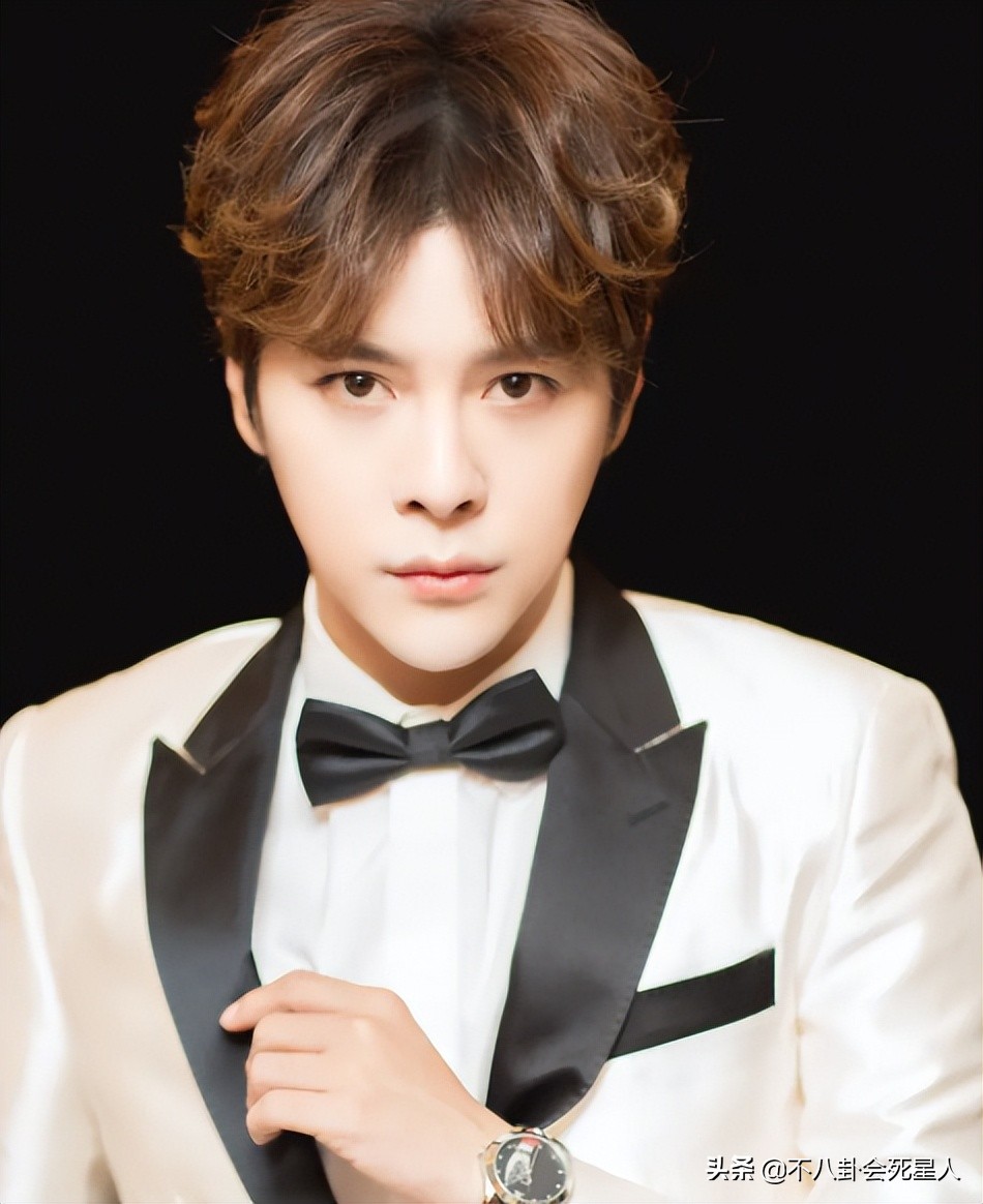 内娱新晋“发面馒头”，肿胀僵硬没眼看，让动脸前辈们自愧不如