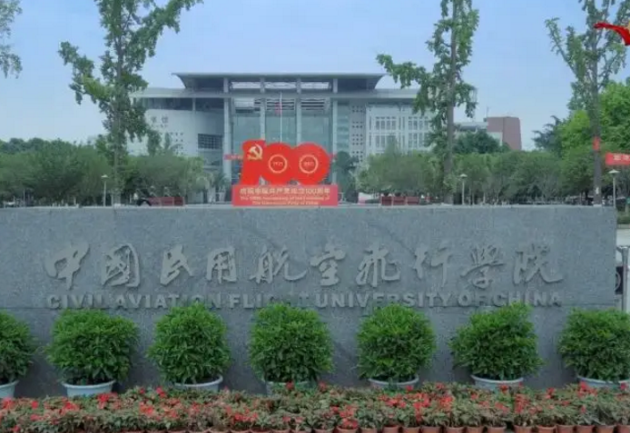 “我科有多大，地铁5站那么大！”华中大太奢华，光食堂就有37个