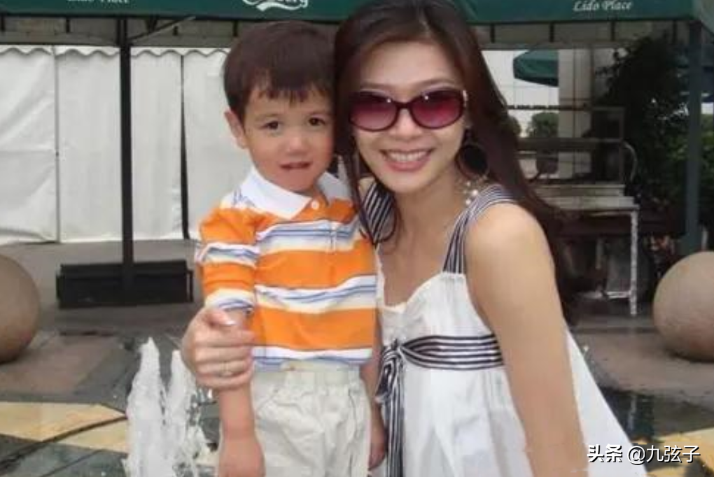 放弃养子才能披上婚纱，52岁的张慧仪宁可单身地活着