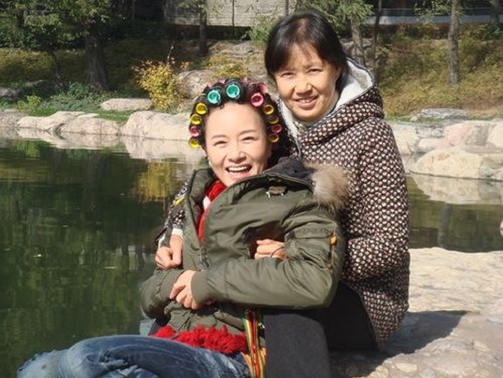 石爻：从主持人到知名演员，怀感恩之心，与圈外丈夫低调生双胞胎