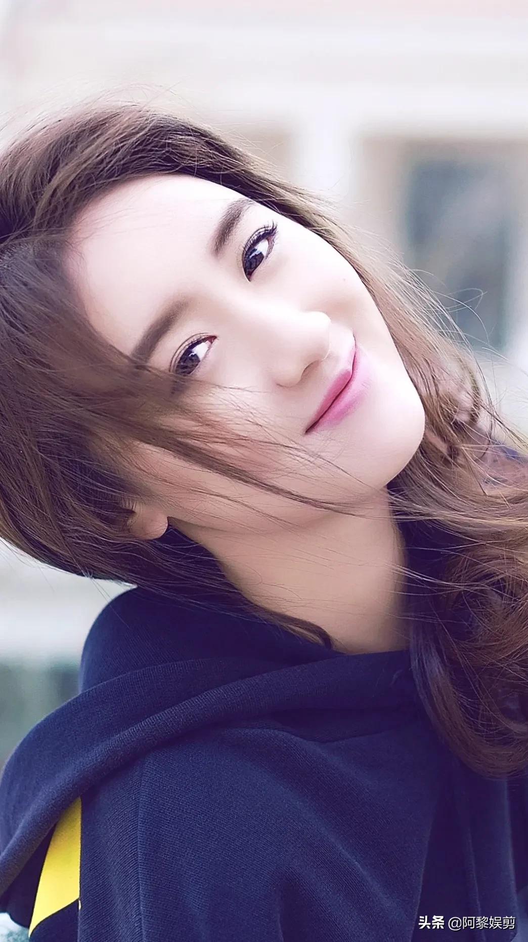 袁冰妍青春靓丽，甜美可爱