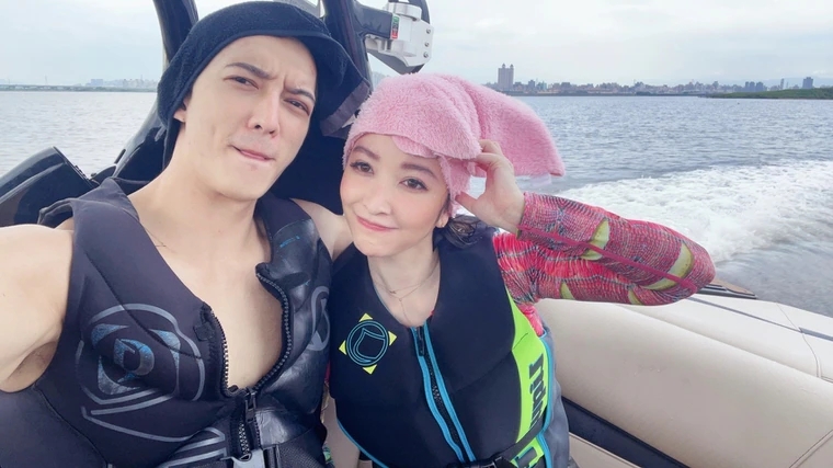 37岁女星曾沛慈突然闪婚，晒婚纱照公开丈夫身份，求婚细节曝光