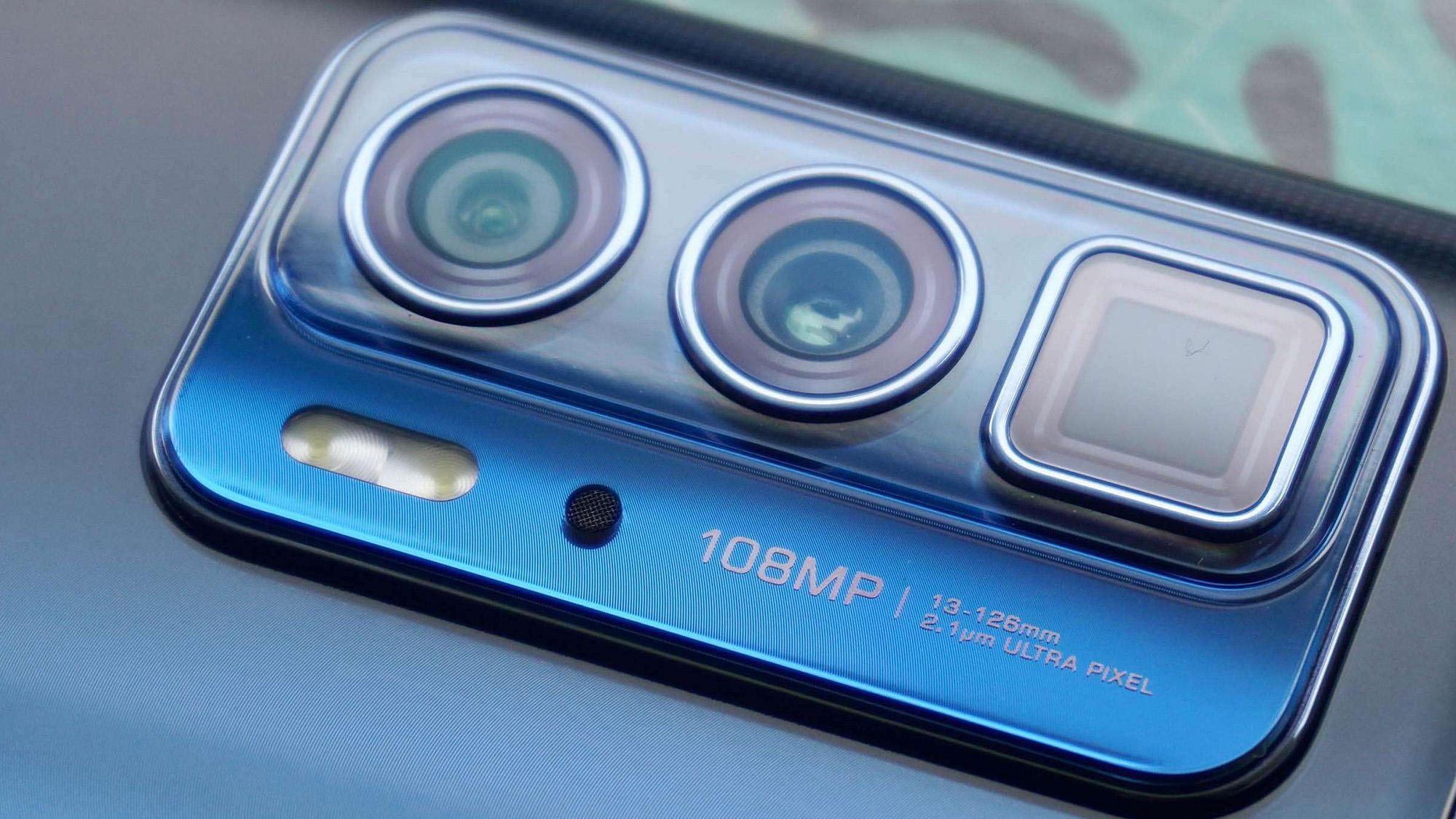 从3299降至1537，12+256GB、柔性屏，被网友称为“价格屠夫”