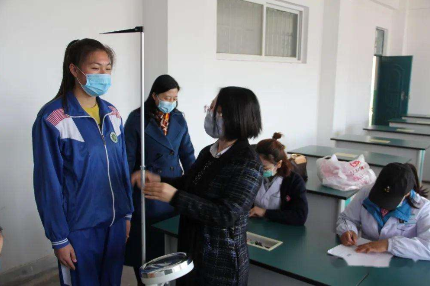 高考体检要“一丝不挂”？高三党瑟瑟发抖，医生：你以为我想看？