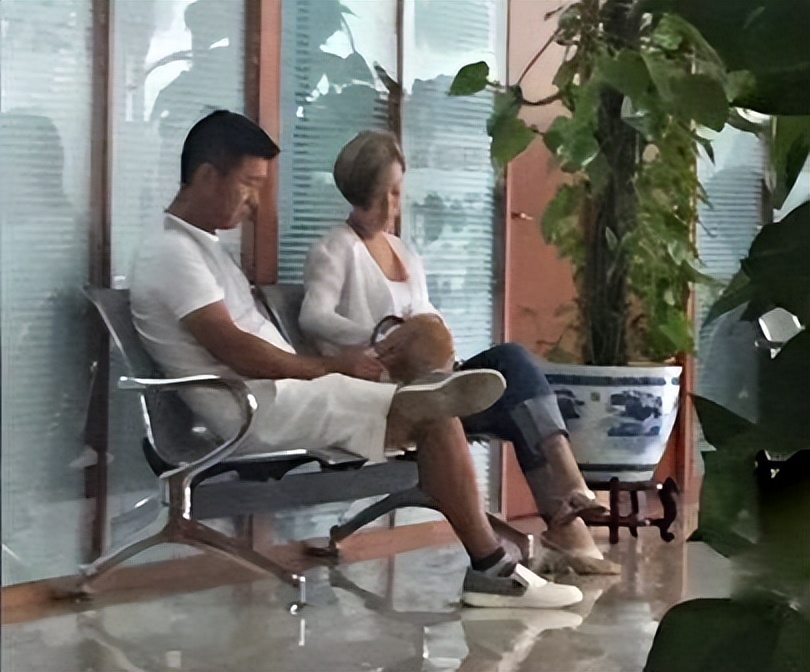 歌手满文军：两次婚姻两副面孔，他的故事比你看到的更恶劣