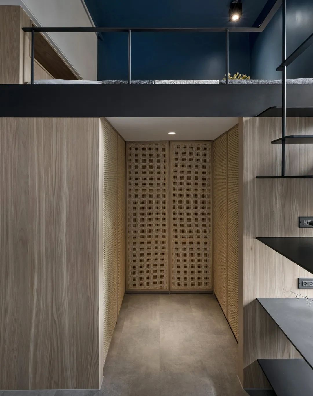 95后男主晒出33㎡独居小家：装修简约高级，随手一拍就是精致场面