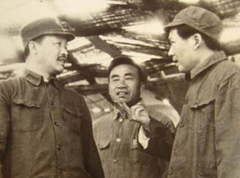 朱德位列十大元帅之首，授衔编号却是004，那么001号究竟给了谁？