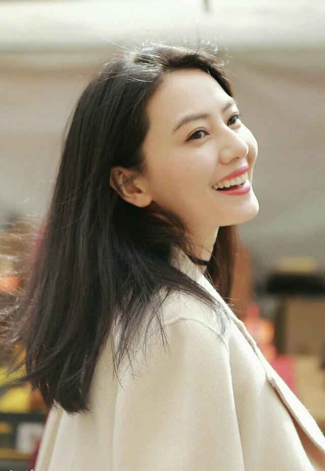 40岁女人用什么精华液好？这5款大牌值得试试，保湿滋润又抗老