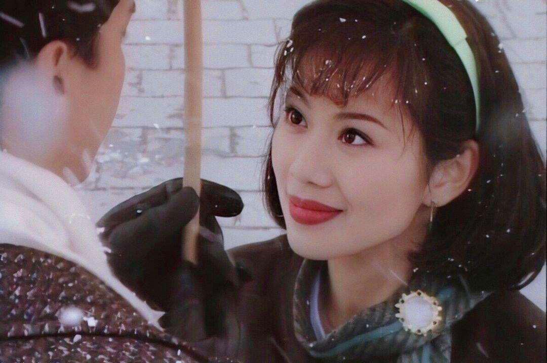 女星嫁“小老公”，被嘲像母子、婆婆公开嫌弃，后悔曾经的选择吗