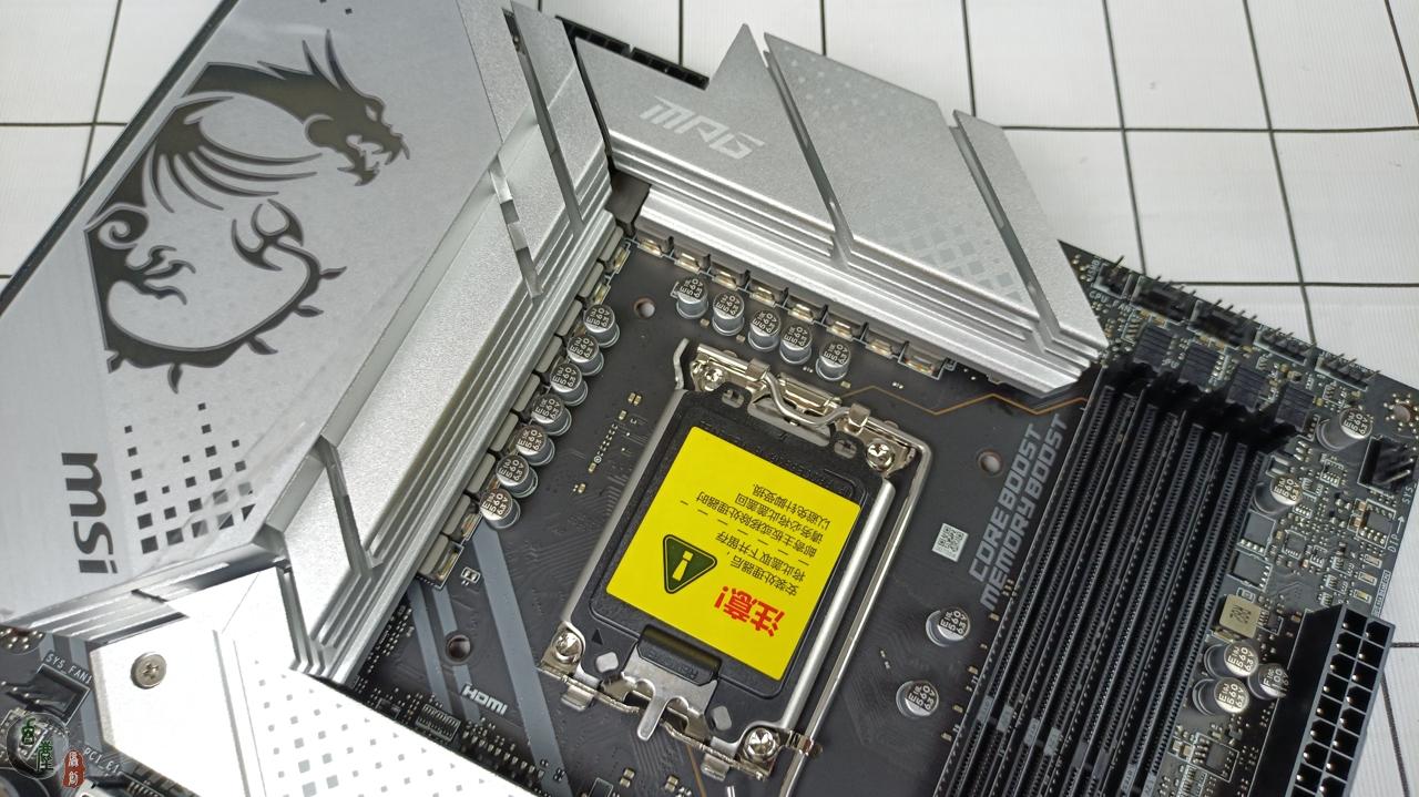 新年装机第一弹！12600K+Z690+DDR4配置，游戏省钱两不误