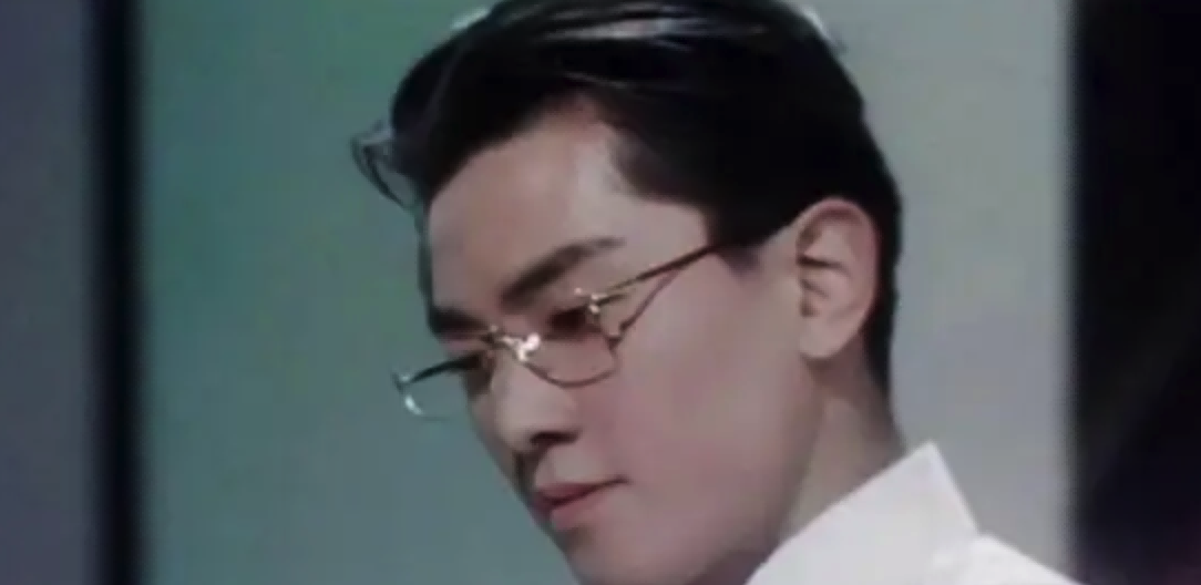 同样是“眼镜造型”，把肖战王一博和吴启华放一起，差距就出来了