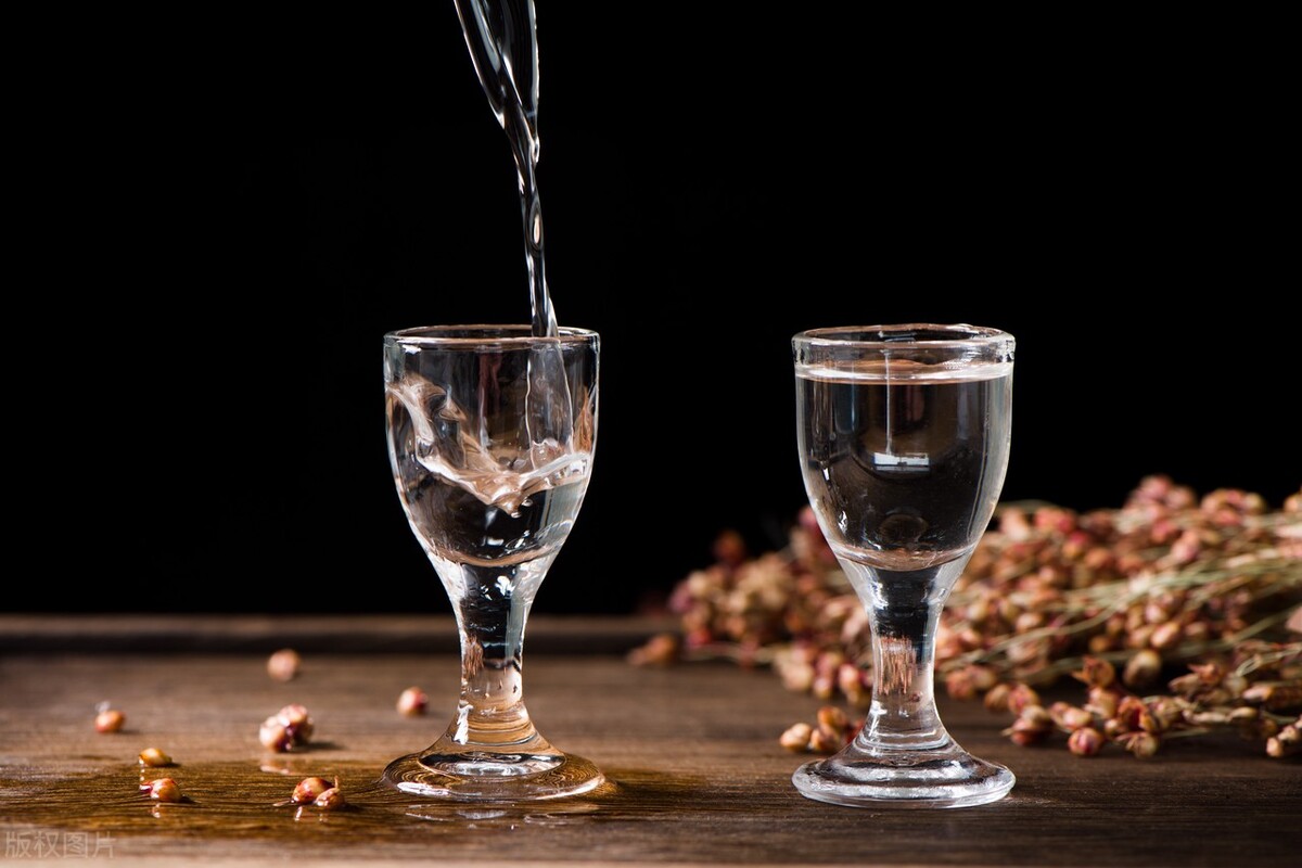 白酒每天喝多少对身体有好处(每天晚上喝一杯酒) - 青木春