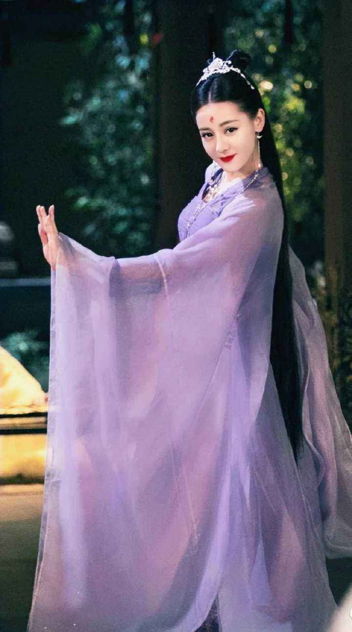 没气质别霍霍紫色,这6位紫衣美人太亮眼,有人温柔,有人霸气